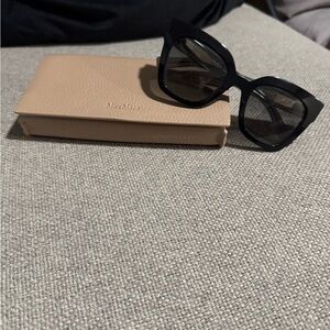 MaxMara Elegant Black Sunglasses